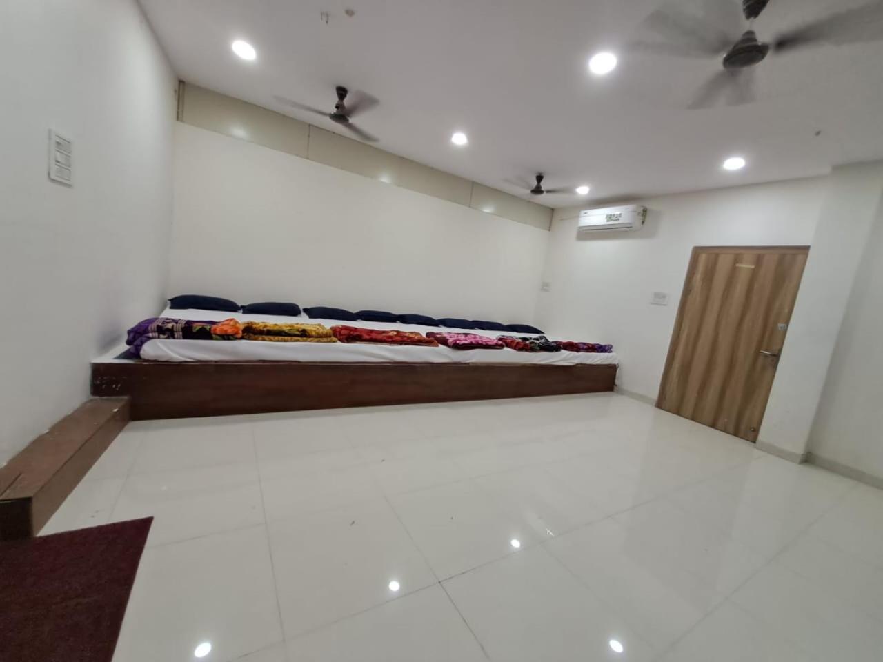 Shree Sawariya Yatri Grah Hotel อุจเจน ภายนอก รูปภาพ